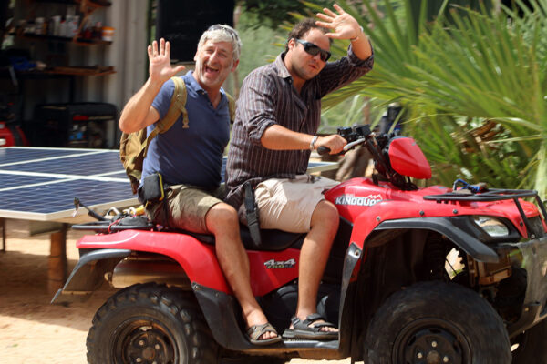 Voor Mukka is zijn Suzuki Quad inmisbaar. Onlangs hebben we een flinke hoeveelheid reserveonderdelen geschonken om de quad inzetbaar te houden in de zware condities.